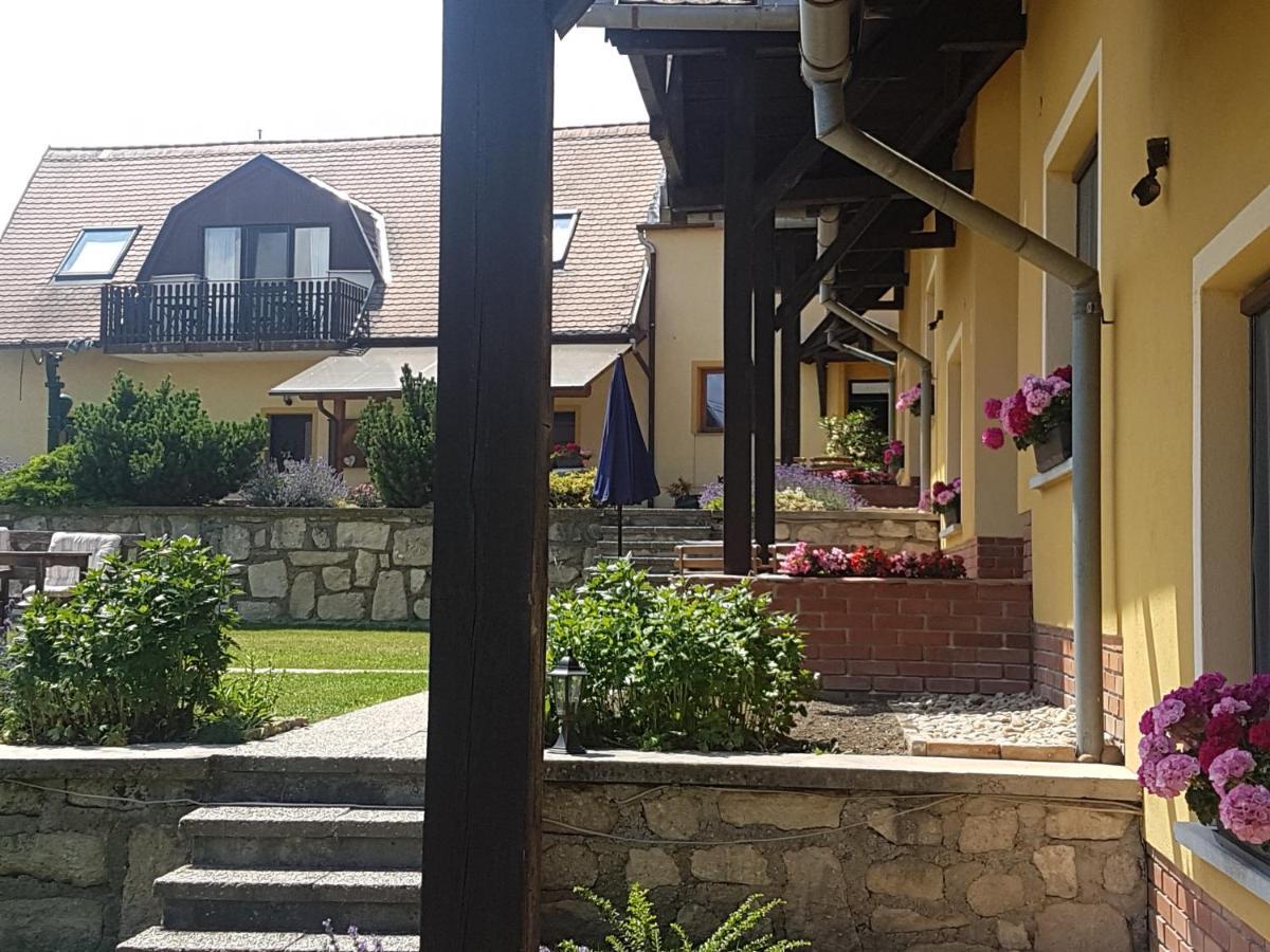 Bed and Breakfast Huber Panzió Fertőrákos Exterior foto